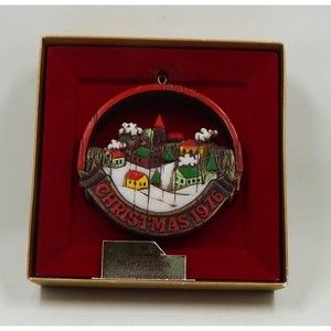 Hallmark Nostalgia Peace on Earth 1976 Ornament Tree Trimmer Collection